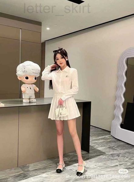 casual dresses designer 2023 summer new french small fragrance lace up waist white shirt pleated dress 3kpq, Black;gray
casual dresses designer 2023 summer new french small fragrance lace up waist white shirt pleated dress 3kpq, Black;gray