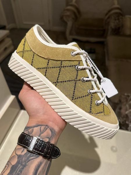 2023 low casual shoes thick bottom classical sneaker fashion designers chaussures casual shoe luxury velvet suede 20 colors outdoor gear, Black
2023 low casual shoes thick bottom classical sneaker fashion designers chaussures casual shoe luxury velvet suede 20 colors outdoor gear, Black