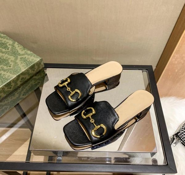 2021 luxury designer slippers ladies leather sandals summer fashion low heel with box8213933, Black
2021 luxury designer slippers ladies leather sandals summer fashion low heel with box8213933, Black