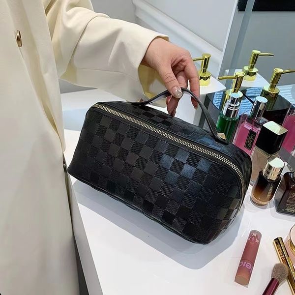 cosmetic bags cases women's large-capacity luxury pu makeup bag portable pouch retro rhombus handbag multifunction travel storage case
cosmetic bags cases women's large-capacity luxury pu makeup bag portable pouch retro rhombus handbag multifunction travel storage case