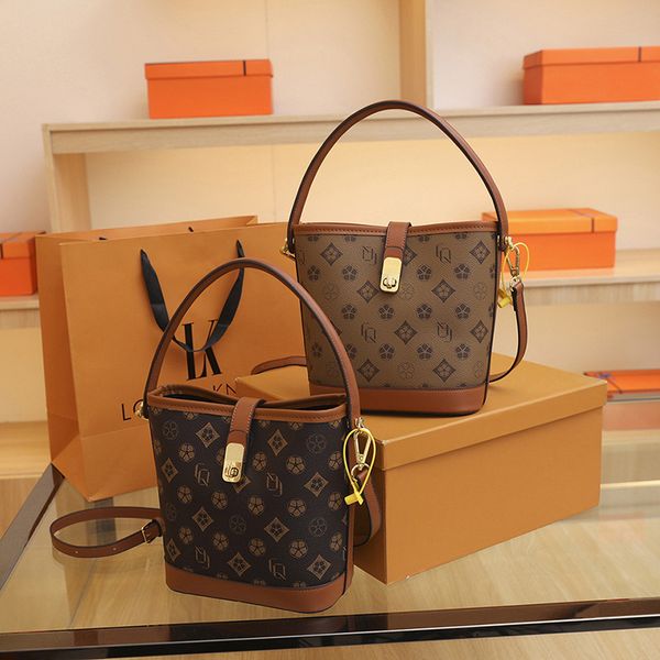 women fashion designer luxury bag women shoulder bag handbag purse original box leather cross body chain high grade quality ing
women fashion designer luxury bag women shoulder bag handbag purse original box leather cross body chain high grade quality ing