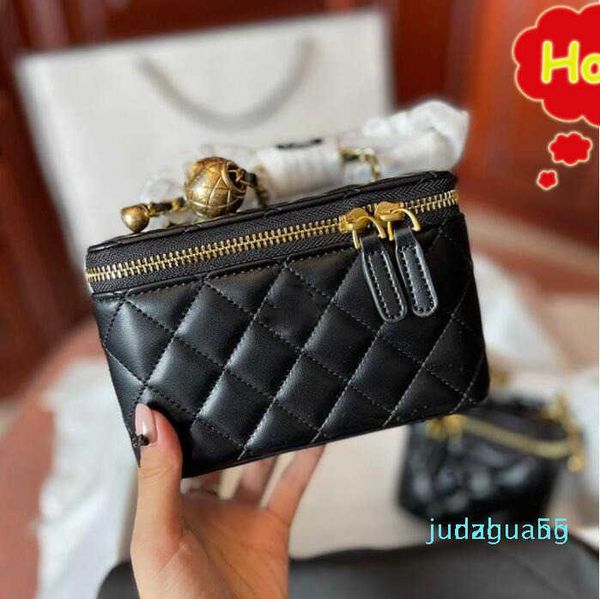 designer -small vanity case bag with chain women designer lambskin mini single crossbody shoulder bags black
designer -small vanity case bag with chain women designer lambskin mini single crossbody shoulder bags black