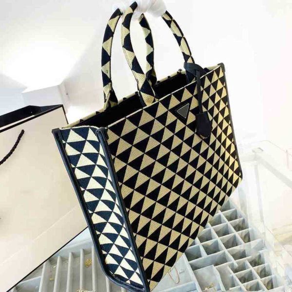 luxuries designers women tote bags plaid handbag shoulder leather crossbody female shopping purses 2204002
luxuries designers women tote bags plaid handbag shoulder leather crossbody female shopping purses 2204002