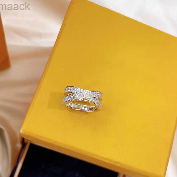 rings lw diamond women 925 silver rings platinum plating inlaid zircon luxury brand designer couple classic style wedding gift for girlfrien
rings lw diamond women 925 silver rings platinum plating inlaid zircon luxury brand designer couple classic style wedding gift for girlfrien