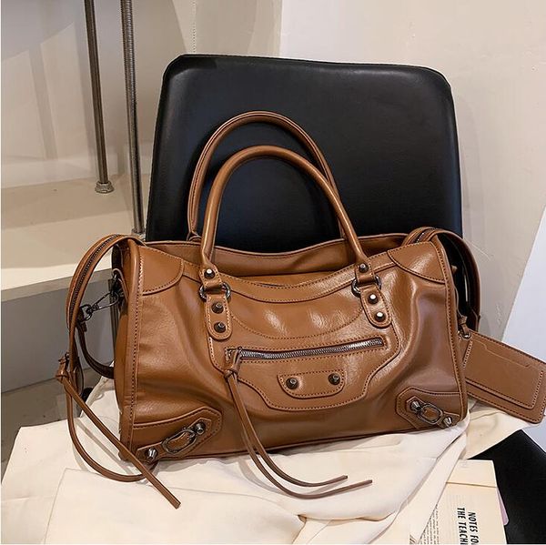 wholesale shoulder bags 8 colors street popular rivet motorcycle handbags large capacity thick leather handbag simple zipper decoration retro tassel bag 2573#, Red
wholesale shoulder bags 8 colors street popular rivet motorcycle handbags large capacity thick leather handbag simple zipper decoration retro tassel bag 2573#, Red