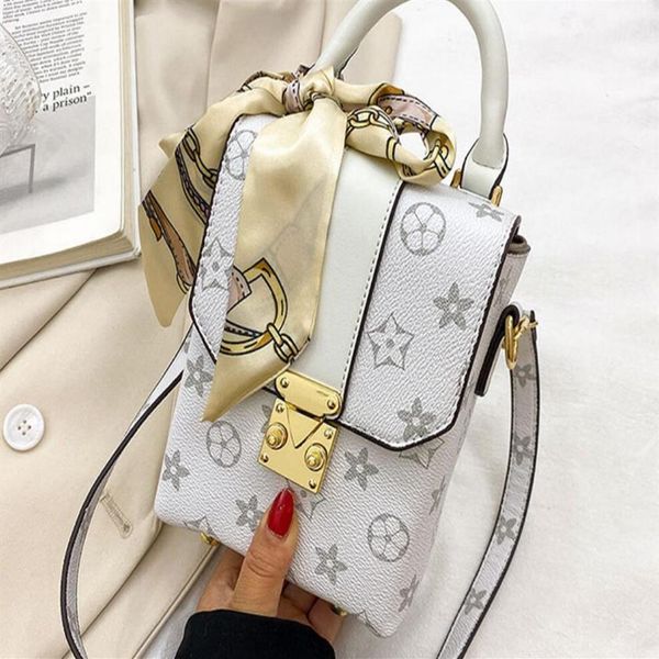 box women's bag 2022 new korean version printed shoulder bag rivet small square bag net red foreign air messenger bags244j
box women's bag 2022 new korean version printed shoulder bag rivet small square bag net red foreign air messenger bags244j