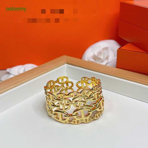 hemres designer bracelet new fashion simple and personalized design wide plate pig nose opening made of subgold material high end gold brace, Black
hemres designer bracelet new fashion simple and personalized design wide plate pig nose opening made of subgold material high end gold brace, Black