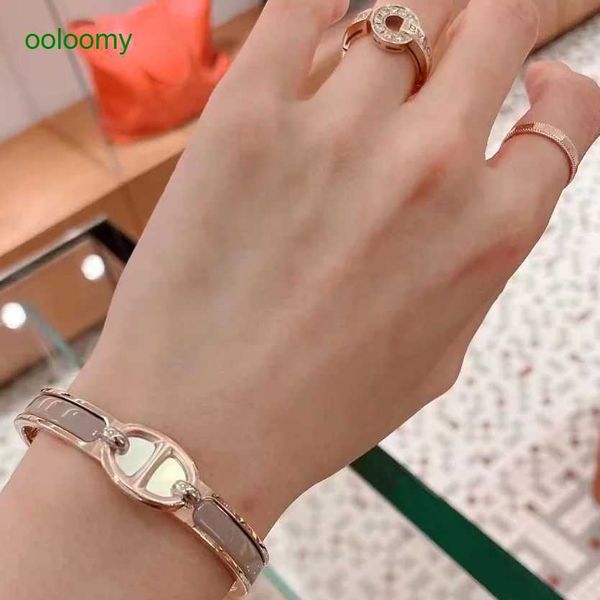 hemres designer bracelet gold bracelet for women brass gold-plated high-end synchronous pig nose enamel bracelet, Black
hemres designer bracelet gold bracelet for women brass gold-plated high-end synchronous pig nose enamel bracelet, Black