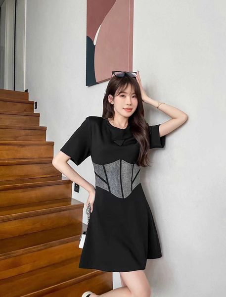 23ss womens designer clothing summer dresses women dress round neck pure cotton new splicing high-waisted a-line half skirt womens clothing, Black;gray
23ss womens designer clothing summer dresses women dress round neck pure cotton new splicing high-waisted a-line half skirt womens clothing, Black;gray