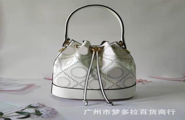 shoulder bags luxurys designers fashion womens t quality high crossbody handbags ladies totes sewing bucket bag purse 2022 cross b5410144
shoulder bags luxurys designers fashion womens t quality high crossbody handbags ladies totes sewing bucket bag purse 2022 cross b5410144