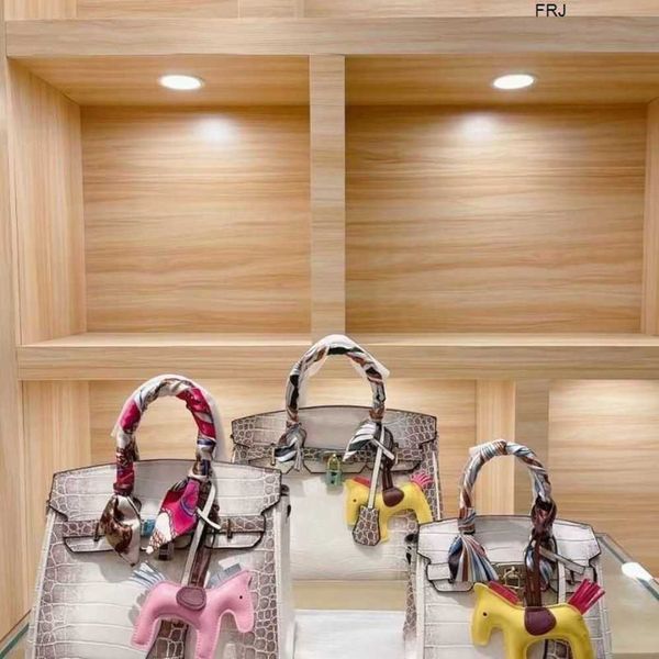 designer bags birkin handbags herms 2023 new trendy brand crocodile himalayan platinum womens large capacity one shoulder messenger have log
designer bags birkin handbags herms 2023 new trendy brand crocodile himalayan platinum womens large capacity one shoulder messenger have log