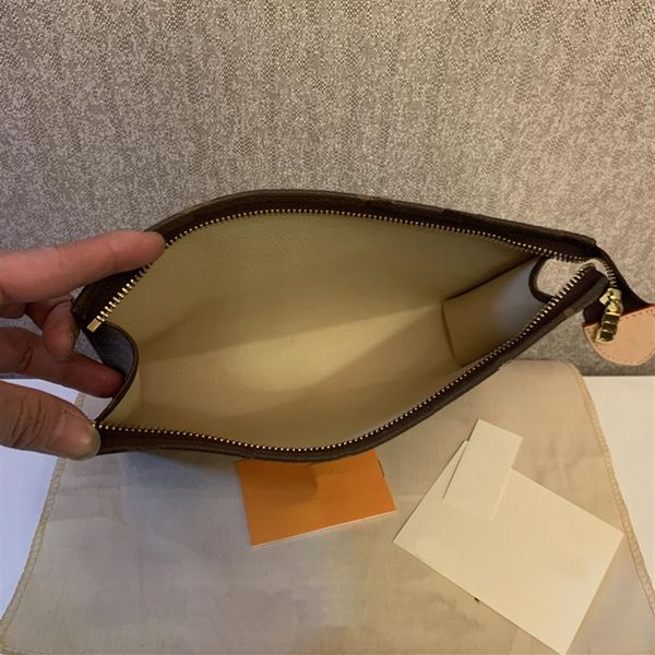 new hand bagtravel toiletry pouch 26cm protection makeup clutch leather waterproof cosmetic bags for women with dust b237t
new hand bagtravel toiletry pouch 26cm protection makeup clutch leather waterproof cosmetic bags for women with dust b237t