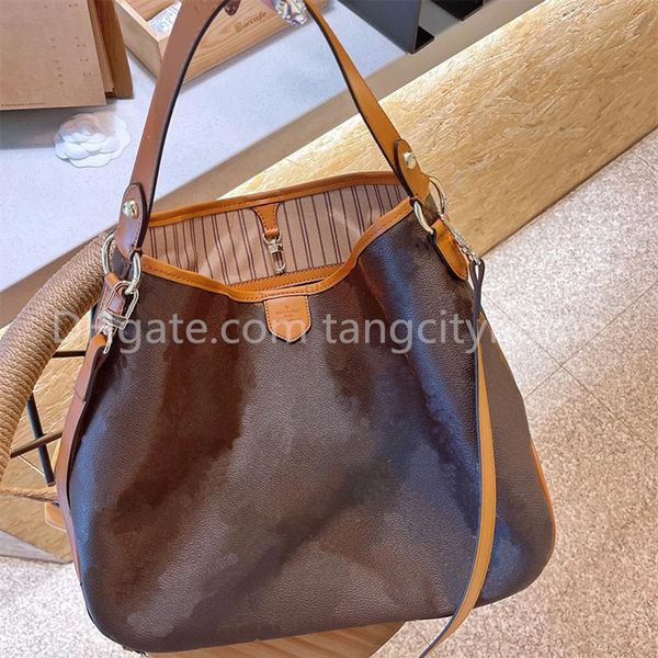 designer luxury european style retro presbyopia bag large capacity shopping handbag female cross-border womens casual messenger sh250f
designer luxury european style retro presbyopia bag large capacity shopping handbag female cross-border womens casual messenger sh250f