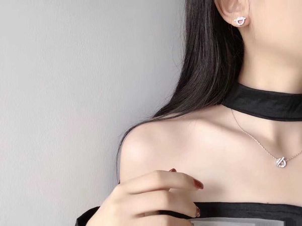 designer herms letter small q pig nose necklace with diamonds classic versatile collar chain simple and fashionable, Black
designer herms letter small q pig nose necklace with diamonds classic versatile collar chain simple and fashionable, Black
