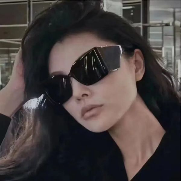2023 wide legs fashion sunglasses for women designer summer style anti-ultraviolet retro plate square full frame glasses random box, White;black
2023 wide legs fashion sunglasses for women designer summer style anti-ultraviolet retro plate square full frame glasses random box, White;black