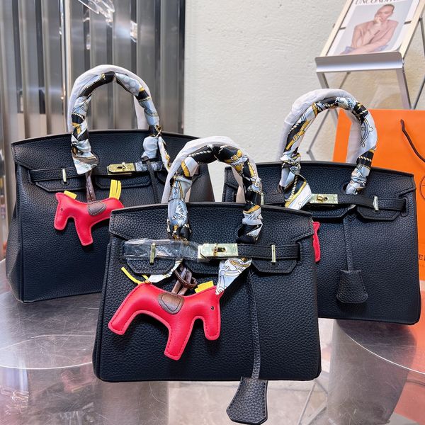 r bag women tote bag luxury handbag brand shoulder bags large capacity multifunctional with original dust bag
r bag women tote bag luxury handbag brand shoulder bags large capacity multifunctional with original dust bag