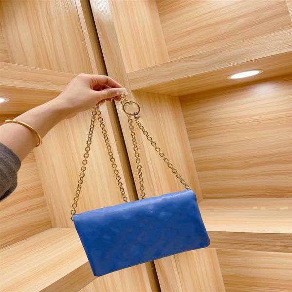 high-end evening bags from luxury designers come in a variety of colors each with different look stylish lady must have185q
high-end evening bags from luxury designers come in a variety of colors each with different look stylish lady must have185q