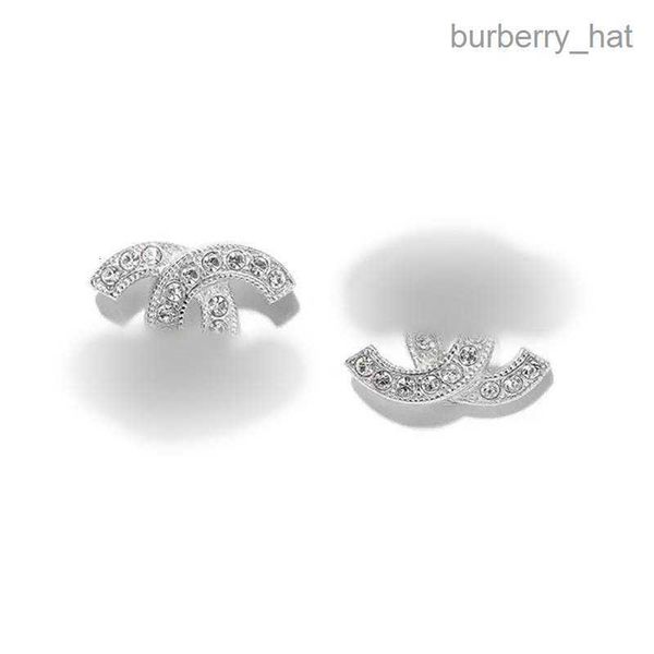 2023fashion stud earrings woman luxury designer earring multi colors c letter jewelry women 18k diamond wedding gifts, Golden;silver
2023fashion stud earrings woman luxury designer earring multi colors c letter jewelry women 18k diamond wedding gifts, Golden;silver