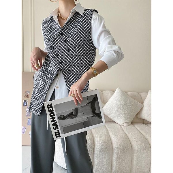 vests irregular design sense plaid vneck vest layered with design sense 2022 autumn new women's fashion temperament vest trend, Black;white
vests irregular design sense plaid vneck vest layered with design sense 2022 autumn new women's fashion temperament vest trend, Black;white