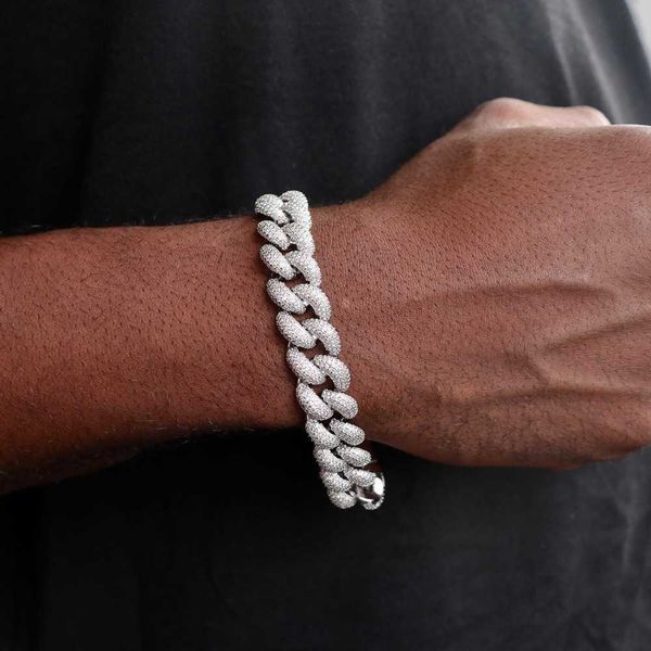 hip hop 18k gold plated 925 silver 14mm iced out miami moissanite mens cuban link bracelet
hip hop 18k gold plated 925 silver 14mm iced out miami moissanite mens cuban link bracelet