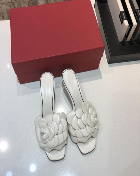 2021 luxurys designer woman low mid heel slippers flower decoration embossed soft soled shoes printed beach shoe matching skirt ha7164794, Black
2021 luxurys designer woman low mid heel slippers flower decoration embossed soft soled shoes printed beach shoe matching skirt ha7164794, Black