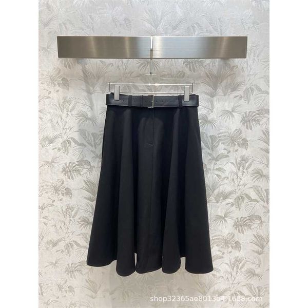 26% off family spring/summer new wave fan swing half waist a-line large skirt with flowing and draping upper body, Black
26% off family spring/summer new wave fan swing half waist a-line large skirt with flowing and draping upper body, Black