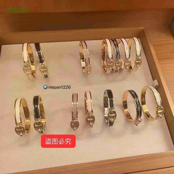 hemres designer bracelet gold bracelet for women brass gold-plated high-end synchronous pig nose enamel bracelet zs6n, Black
hemres designer bracelet gold bracelet for women brass gold-plated high-end synchronous pig nose enamel bracelet zs6n, Black