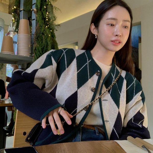 sweaters women vintage thicken argyle knitted cardigan sweater korea style 2022 female autumn winter single breasted outwear, White;black
sweaters women vintage thicken argyle knitted cardigan sweater korea style 2022 female autumn winter single breasted outwear, White;black