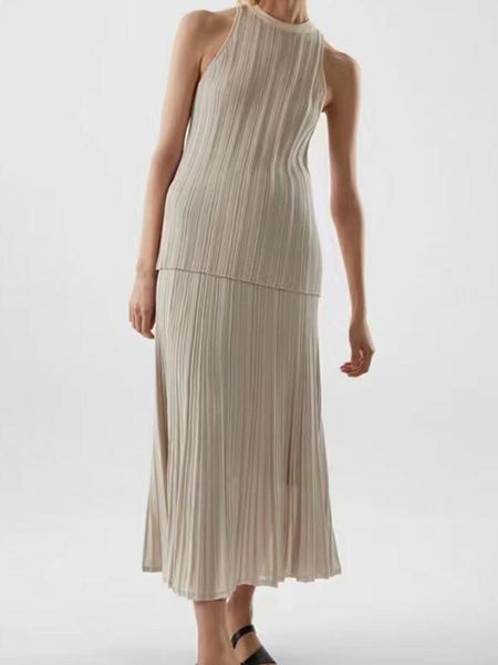 dress 2022 summer new women slim oneck pleated knit vest or midi skirt set sleeveless sweater or elastic waist long skirt suit, White
dress 2022 summer new women slim oneck pleated knit vest or midi skirt set sleeveless sweater or elastic waist long skirt suit, White