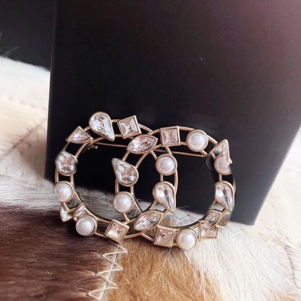 new hollow black leather woven letter brooch, simple and elegant, made of rhinestone pearl brass material jewelry, Gray
new hollow black leather woven letter brooch, simple and elegant, made of rhinestone pearl brass material jewelry, Gray