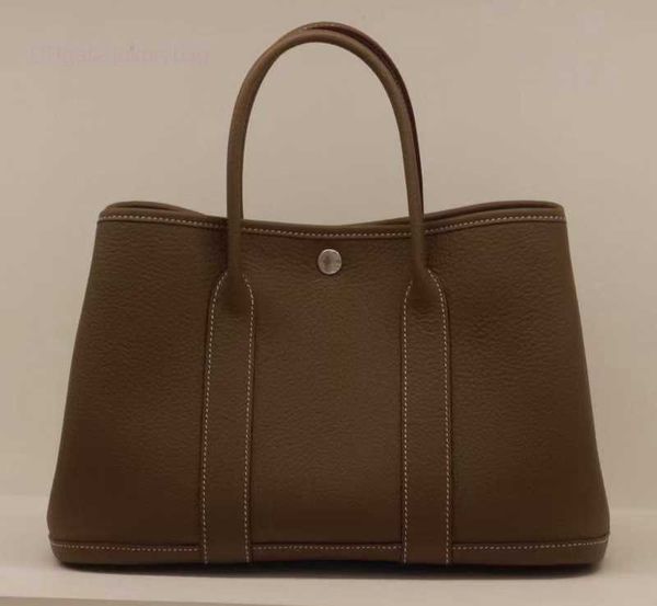 designer herbag garden party evening layer cowhide half hand sewing wax wire steel hardware versatile one shoulder span tote bag handheld
designer herbag garden party evening layer cowhide half hand sewing wax wire steel hardware versatile one shoulder span tote bag handheld