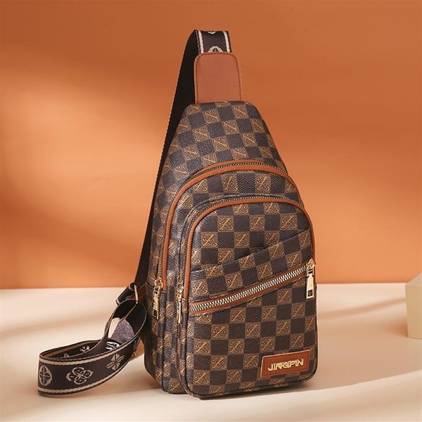luxury designer men chest bags leather man crossbody bags multi pocket vintage solid shoulder for male sling women backpack292d
luxury designer men chest bags leather man crossbody bags multi pocket vintage solid shoulder for male sling women backpack292d