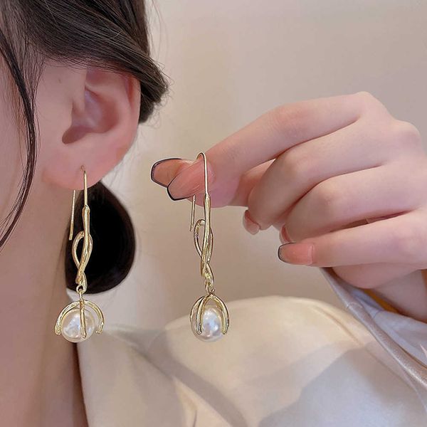 charm korean cute pearl drop earrings for women luxury gold color u shape dangle wedding earrings statement fashion jewelry 2023 new aa23042, Golden
charm korean cute pearl drop earrings for women luxury gold color u shape dangle wedding earrings statement fashion jewelry 2023 new aa23042, Golden