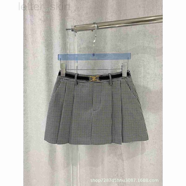 women's jeans designer 23 spring/summer new pattern gold plated triumphal arch waist cover decorative pleated small short skirt style f, Blue
women's jeans designer 23 spring/summer new pattern gold plated triumphal arch waist cover decorative pleated small short skirt style f, Blue