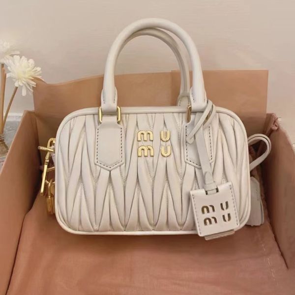 miui matelasse clutch camera bags miu vintage luxurys designer the tote bag womens handbag hobo pochette mens bag crossbody genuine leather
miui matelasse clutch camera bags miu vintage luxurys designer the tote bag womens handbag hobo pochette mens bag crossbody genuine leather