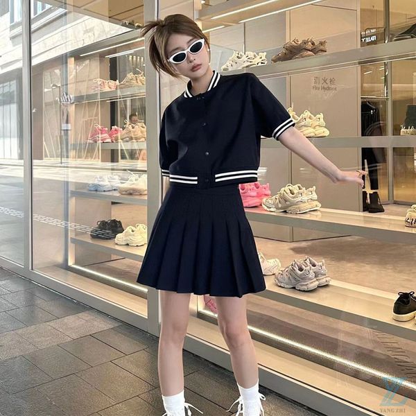 college style set women's short sleeved baseball jacket with high waisted pleated skirt two-piece set, Black
college style set women's short sleeved baseball jacket with high waisted pleated skirt two-piece set, Black