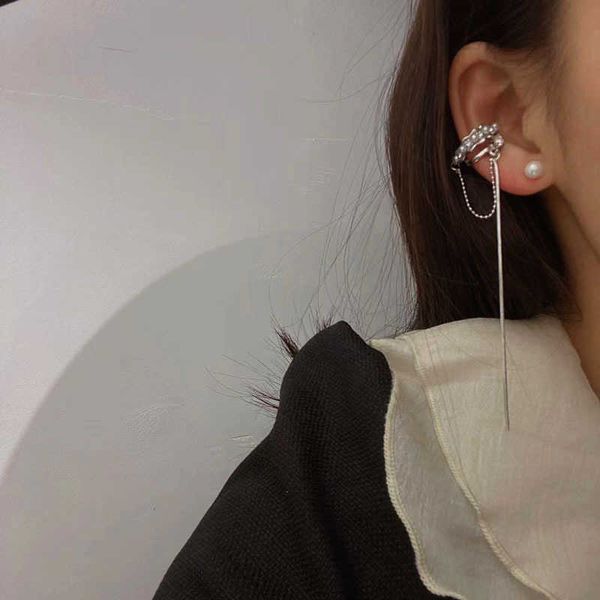 charm jwer pearl tassel earbone clip without ear hole is suitable for women's light luxury high sense earclip jewelry accessories aa230, Golden
charm jwer pearl tassel earbone clip without ear hole is suitable for women's light luxury high sense earclip jewelry accessories aa230, Golden