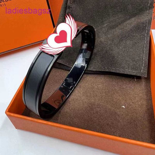 original bangle hermss aijia new h-letter enamel bracelet all black brushed matte women and men's couple high version cnc colorless has
original bangle hermss aijia new h-letter enamel bracelet all black brushed matte women and men's couple high version cnc colorless has