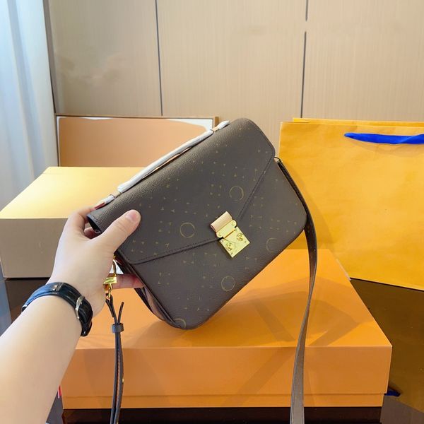 luxurys designers bag embossing flower pochette women handbag messenger bags genuine leather metis elegant womens shoulder crossbody bagbags
luxurys designers bag embossing flower pochette women handbag messenger bags genuine leather metis elegant womens shoulder crossbody bagbags