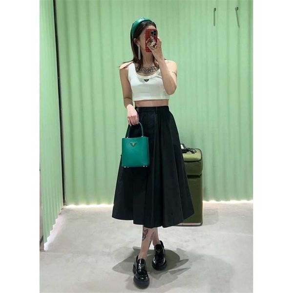 family spring/summer new trendy and cool nylon fabric waist slim skirt with belt for women, Black
family spring/summer new trendy and cool nylon fabric waist slim skirt with belt for women, Black