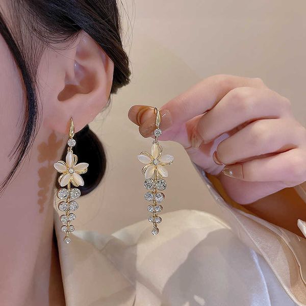 charm new five-petal flower super fairy korean earrings for women rhinestone long tassel zircon earring girls wedding party jewelry aa230421, Golden
charm new five-petal flower super fairy korean earrings for women rhinestone long tassel zircon earring girls wedding party jewelry aa230421, Golden
