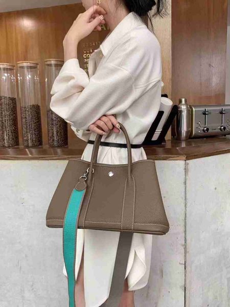 designer herbag garden party evening new fashion garden versatile large-capacity leisure commuting tote one-shoulder messenger bag 9h2z
designer herbag garden party evening new fashion garden versatile large-capacity leisure commuting tote one-shoulder messenger bag 9h2z