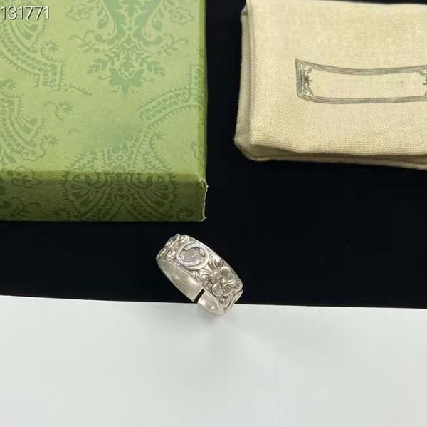 new designer silver band ring exquisite wedding love rings for women vintage flower interlocking letter bague fashion jewelry accessories
new designer silver band ring exquisite wedding love rings for women vintage flower interlocking letter bague fashion jewelry accessories