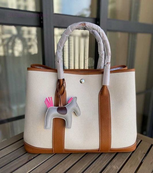 designer herbag garden party evening 2023 spring new canvas with layer cowhide garden fashion hand color contrast versatile messenger bag 8q
designer herbag garden party evening 2023 spring new canvas with layer cowhide garden fashion hand color contrast versatile messenger bag 8q