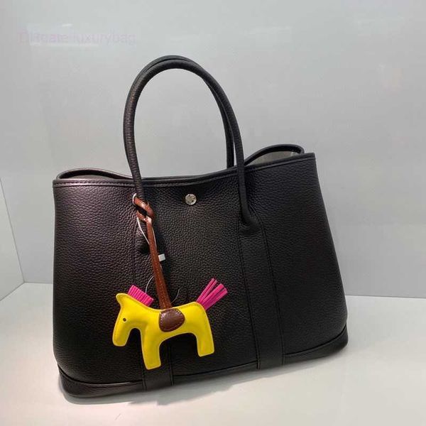 designer herbag garden party evening 2023 new cow hand women's h soft leather garden messenger bag msbb
designer herbag garden party evening 2023 new cow hand women's h soft leather garden messenger bag msbb
