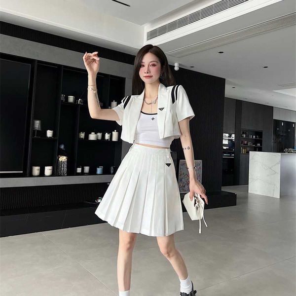 36% off family spring/summer new fashionable style triangle short sleeve suit coat+pleated half skirt commuter versatile set, White
36% off family spring/summer new fashionable style triangle short sleeve suit coat+pleated half skirt commuter versatile set, White