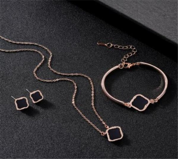 fashion designer jewelry classic fourclovers pendant necklaces bracelet pendant earrings threepiece set motherofpearl 18k gold8178900, Silver
fashion designer jewelry classic fourclovers pendant necklaces bracelet pendant earrings threepiece set motherofpearl 18k gold8178900, Silver