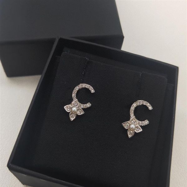 2022 charm stud earring with diamond and flower shape nature shell beads in 18k gold plated for women wedding jewelry 2098, Golden
2022 charm stud earring with diamond and flower shape nature shell beads in 18k gold plated for women wedding jewelry 2098, Golden