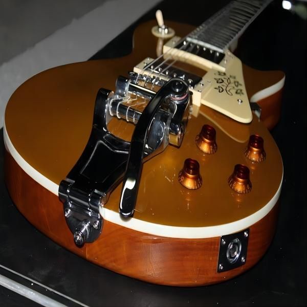 very nice musical instruments custom metal yellow classic electric guitar258
very nice musical instruments custom metal yellow classic electric guitar258