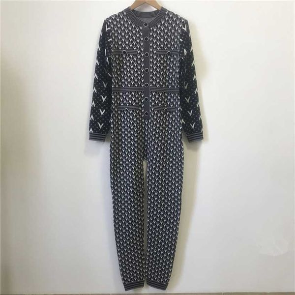 26% off clothing designer quality autumn/winter new four pocket slim fit grey plaid long sleeve pullover cardigan one piece pants for women, Black;white
26% off clothing designer quality autumn/winter new four pocket slim fit grey plaid long sleeve pullover cardigan one piece pants for women, Black;white